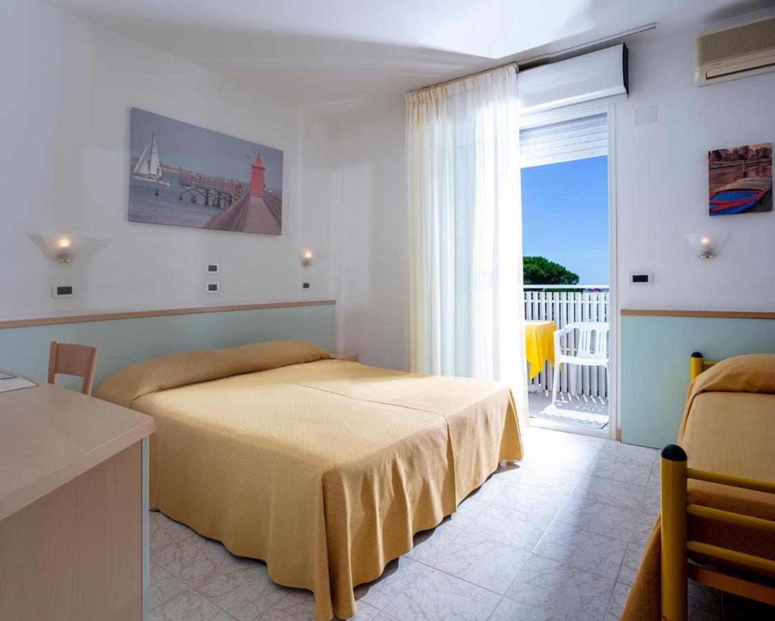 Hotel Pelikan Lignano Sabbiadoro Exterior photo