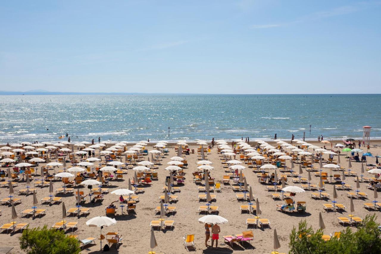 Hotel Pelikan Lignano Sabbiadoro Exterior photo