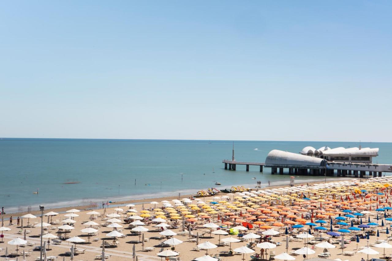 Hotel Pelikan Lignano Sabbiadoro Exterior photo