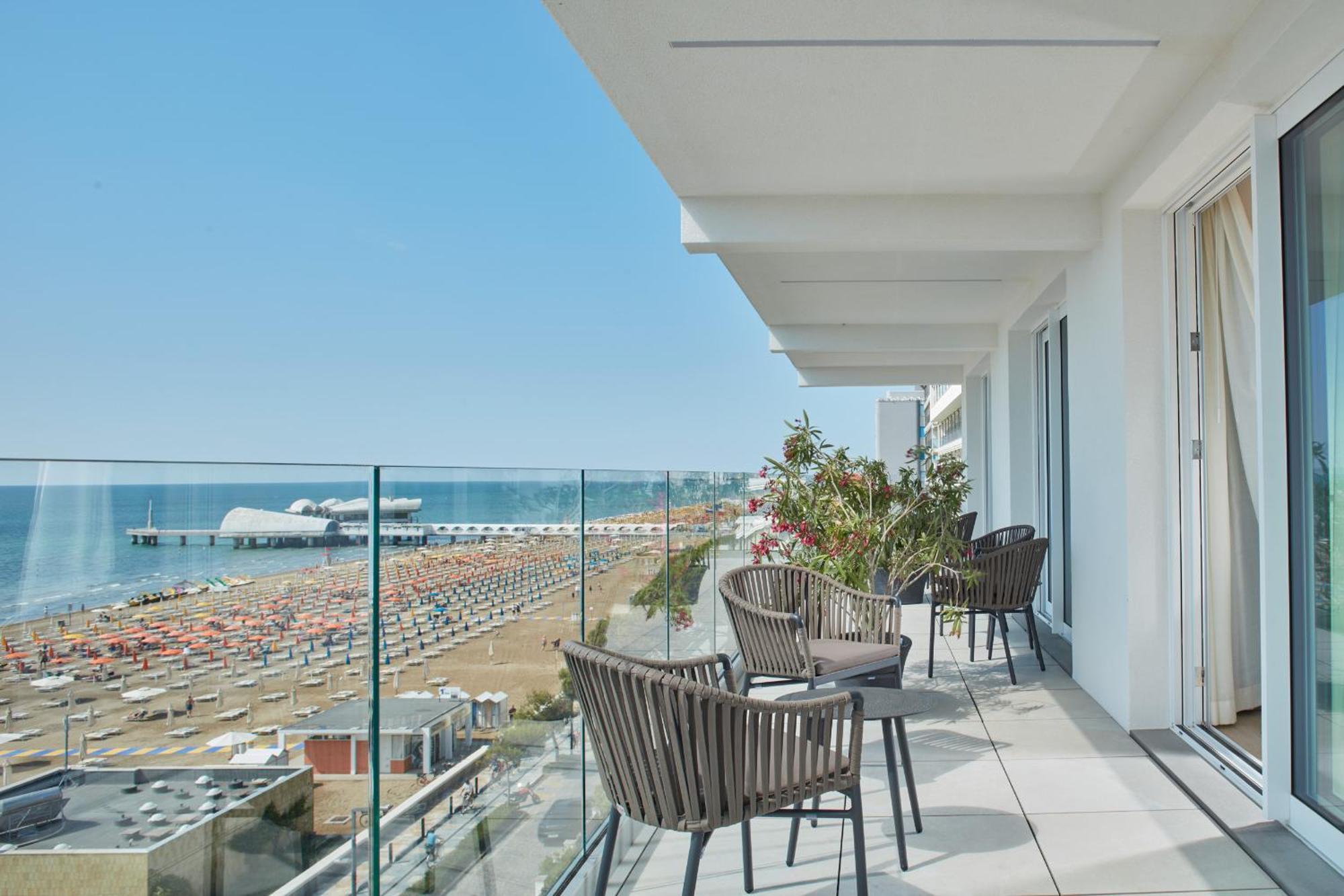 Hotel Pelikan Lignano Sabbiadoro Exterior photo