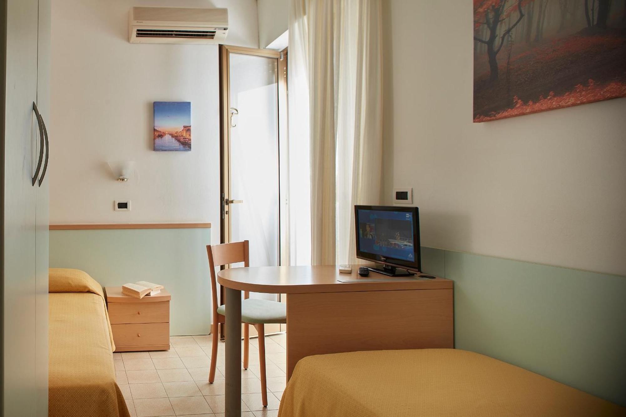 Hotel Pelikan Lignano Sabbiadoro Exterior photo